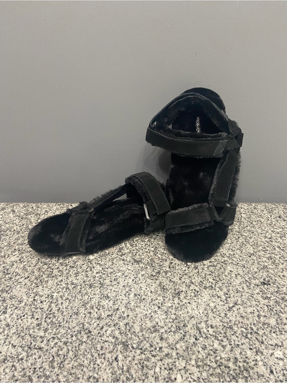 VIONIC Viva Faux Fur Sandals Shoes Womens Black Fuzzy Strappy Comfort Size 9